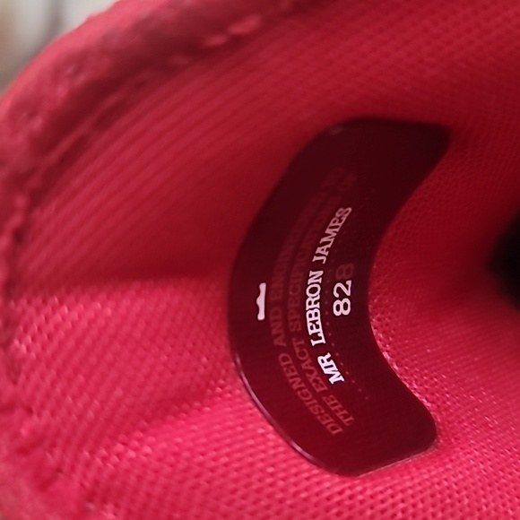 Nike LeBron James 828 - Picture 3 of 9